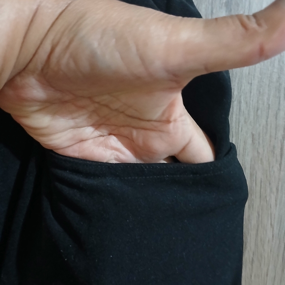 Elegant Black Women's Skirt - Picture 3 of 6